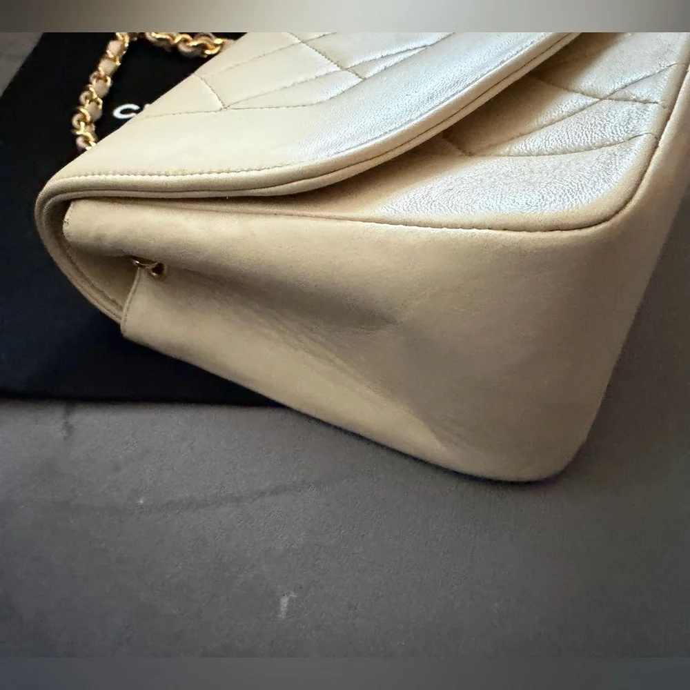 Vintage Chanel Diana Classic Flap Bag Beige Lambskin 24k Gold Hardware Bag - Picture 8 of 17